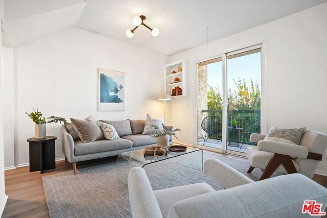 5333 Zelzah Avenue 338, Encino, CA 91316