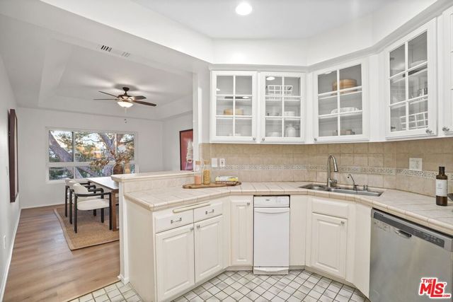 5333 Zelzah Avenue 338, Encino, CA 91316