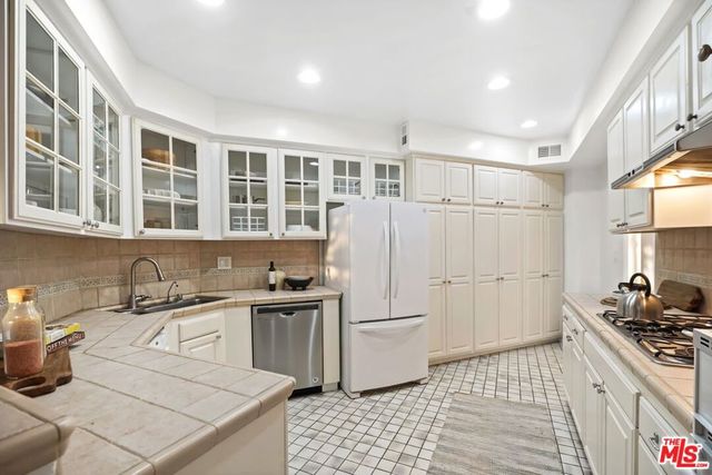 5333 Zelzah Avenue 338, Encino, CA 91316