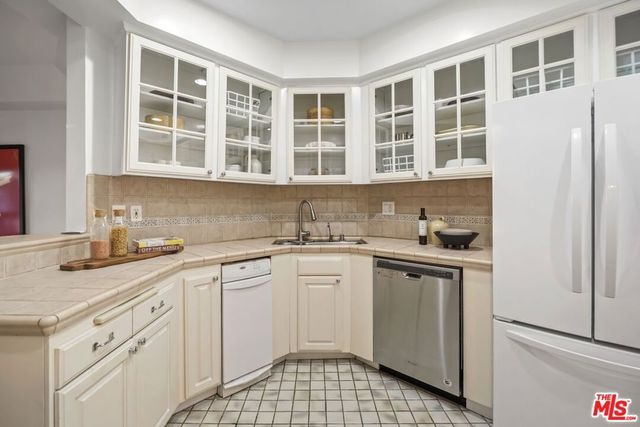 5333 Zelzah Avenue 338, Encino, CA 91316