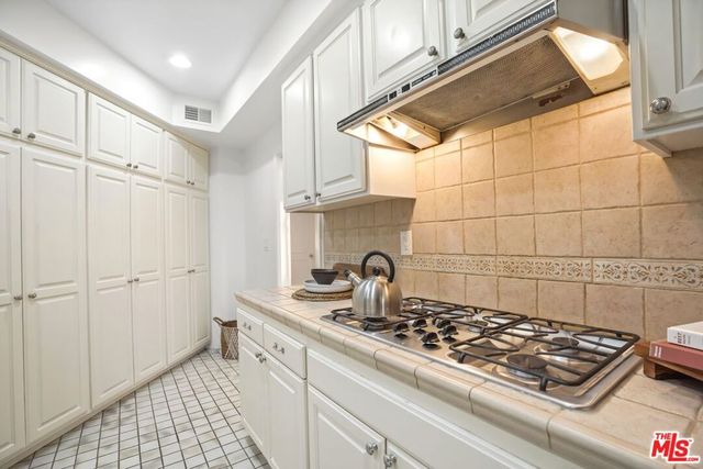 5333 Zelzah Avenue 338, Encino, CA 91316