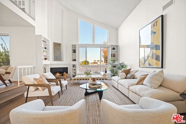 5333 Zelzah Avenue 338, Encino, CA 91316