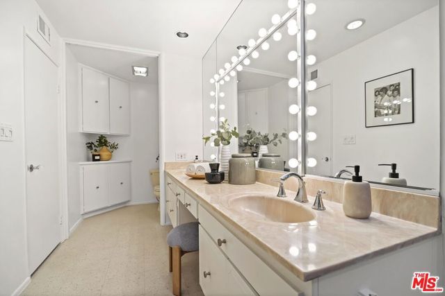 5333 Zelzah Avenue 338, Encino, CA 91316