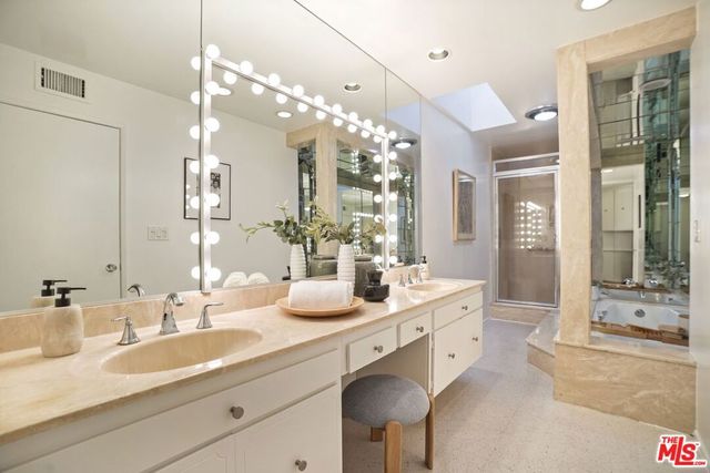 5333 Zelzah Avenue 338, Encino, CA 91316