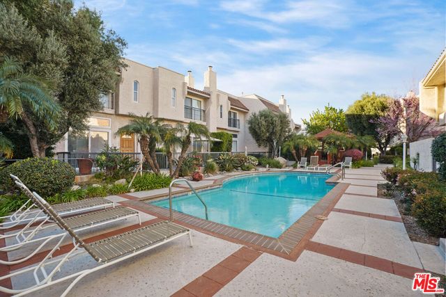 5333 Zelzah Avenue 338, Encino, CA 91316