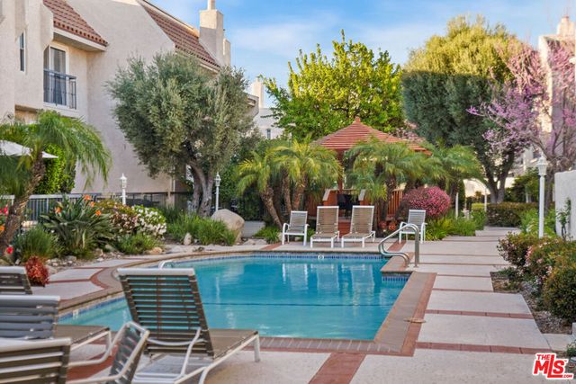 5333 Zelzah Avenue 338, Encino, CA 91316