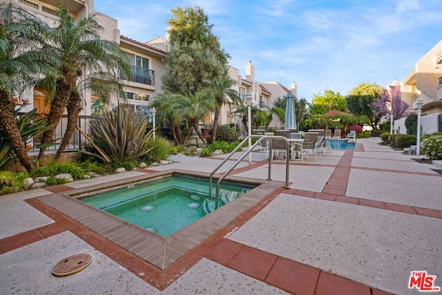 5333 Zelzah Avenue 338, Encino, CA 91316