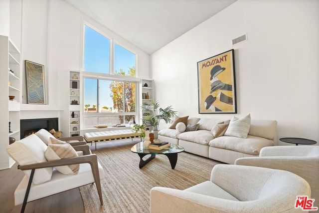 5333 Zelzah Avenue 338, Encino, CA 91316