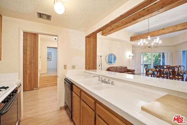 5333 Zelzah Avenue 338, Encino, CA 91316