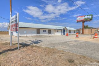 2918 W Kingsbury, Seguin, TX 78155