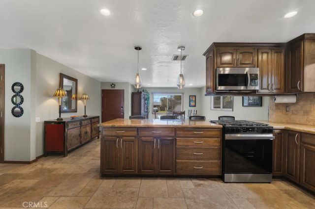 23807 Hartland Street, West Hills, CA 91307