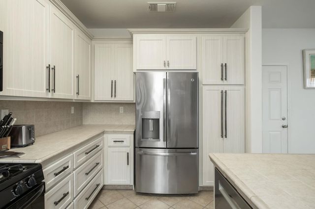 4680 Javier Way, Fresno, CA 93722