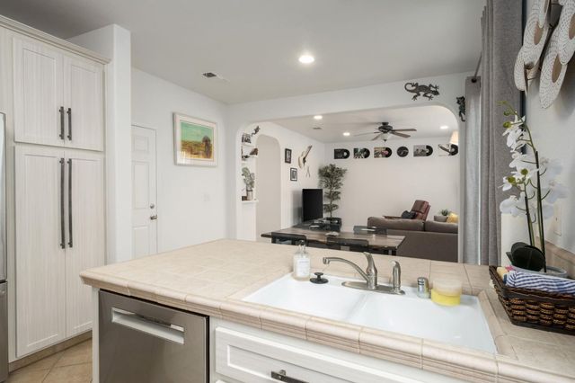 4680 Javier Way, Fresno, CA 93722