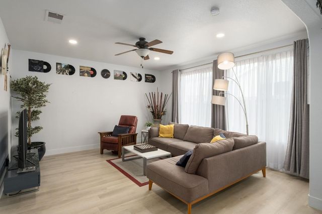 4680 Javier Way, Fresno, CA 93722