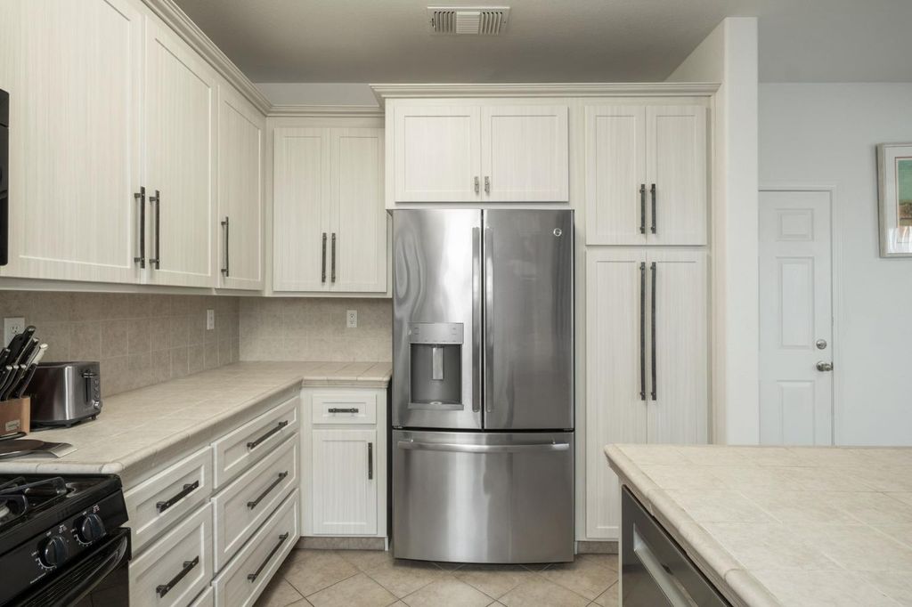 Image 12 of property listing at 4680 Javier Way, Fresno, CA 93722
