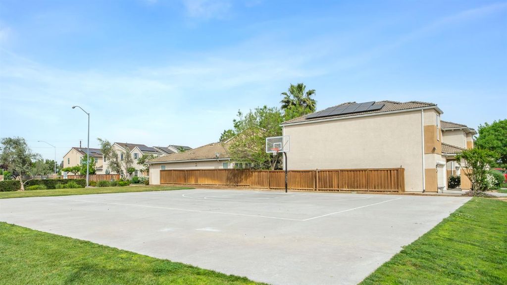 Image 28 of property listing at 4680 Javier Way, Fresno, CA 93722