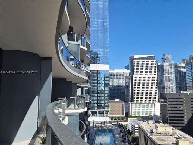 1000 Brickell Plz 2101, Miami, FL 33131