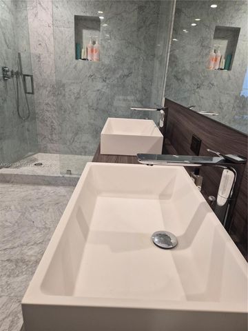 1000 Brickell Plz 2101, Miami, FL 33131