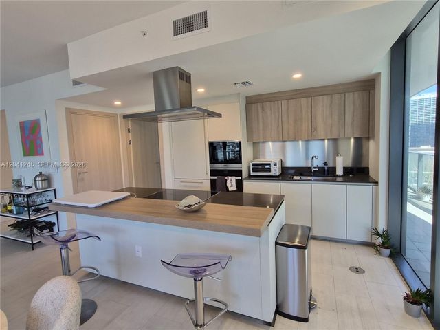 1000 Brickell Plz 2101, Miami, FL 33131