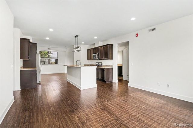 1250 Diamond Court E, Royal Oak, MI 48067