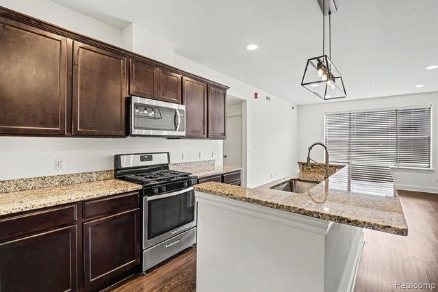1250 Diamond Court E, Royal Oak, MI 48067