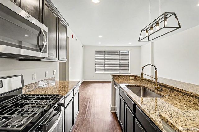 1250 Diamond Court E, Royal Oak, MI 48067