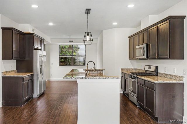 1250 Diamond Court E, Royal Oak, MI 48067