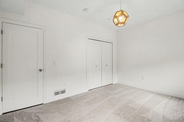 1250 Diamond Court E, Royal Oak, MI 48067