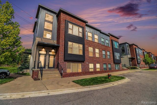 1250 Diamond Court E, Royal Oak, MI 48067