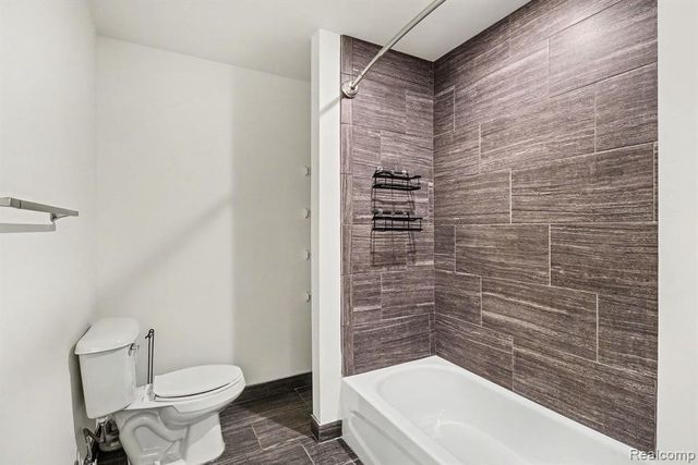 1250 Diamond Court E, Royal Oak, MI 48067