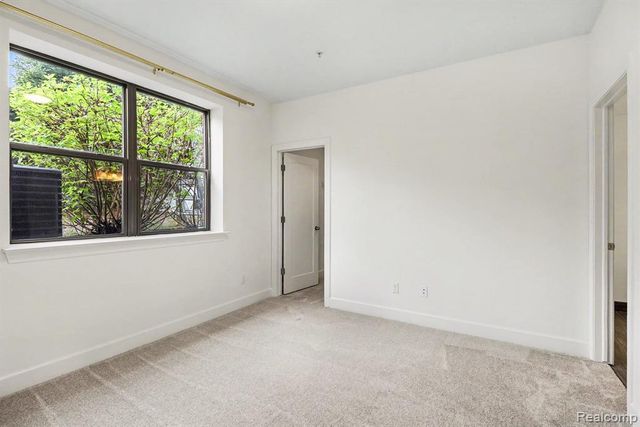 1250 Diamond Court E, Royal Oak, MI 48067