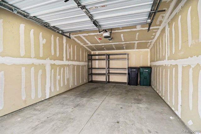 1250 Diamond Court E, Royal Oak, MI 48067