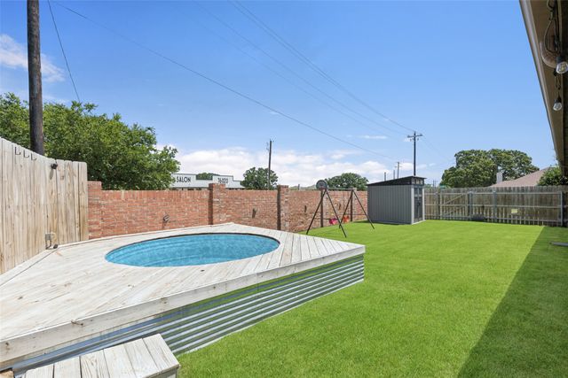 100 Tall Meadow Street, Azle, TX 76020