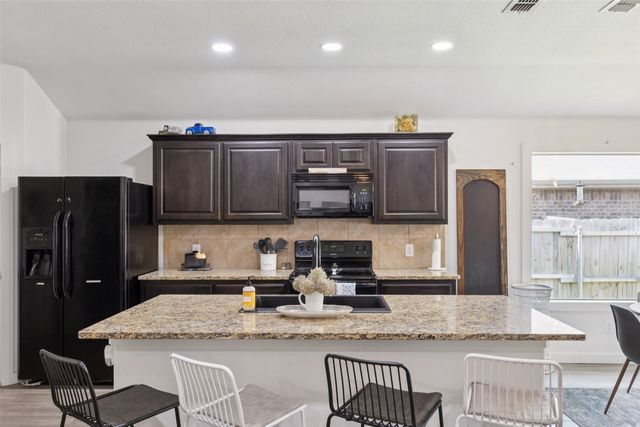 100 Tall Meadow Street, Azle, TX 76020