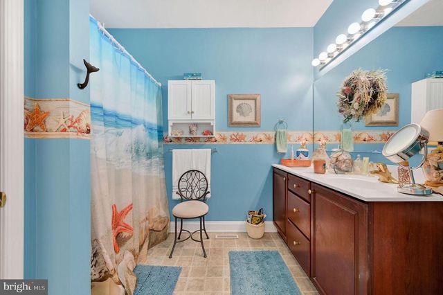 6089 W DENNEYS RD, Dover, DE 19901