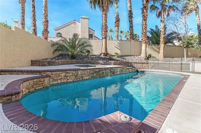 7 Crown Valley Drive, Henderson, NV 89074