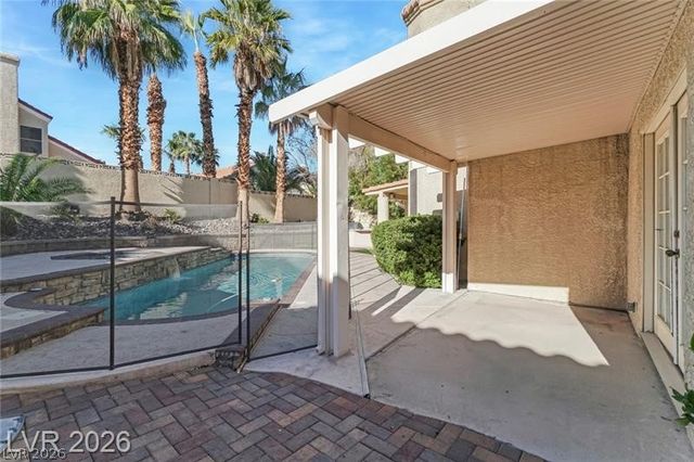 7 Crown Valley Drive, Henderson, NV 89074