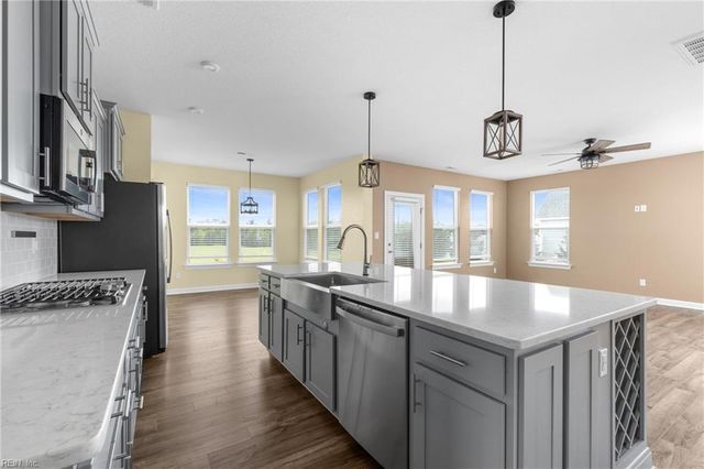 110 Ashbee CT, Moyock, NC 27958