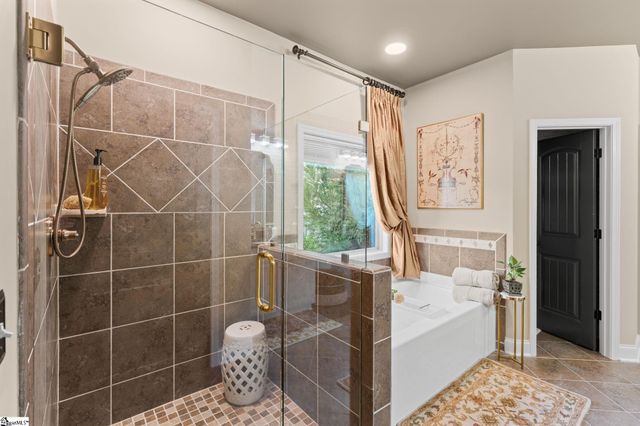 15 Knights Valley Drive, Simpsonville, SC 29681