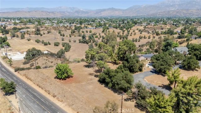 60 Redwood, Calimesa, CA 92399