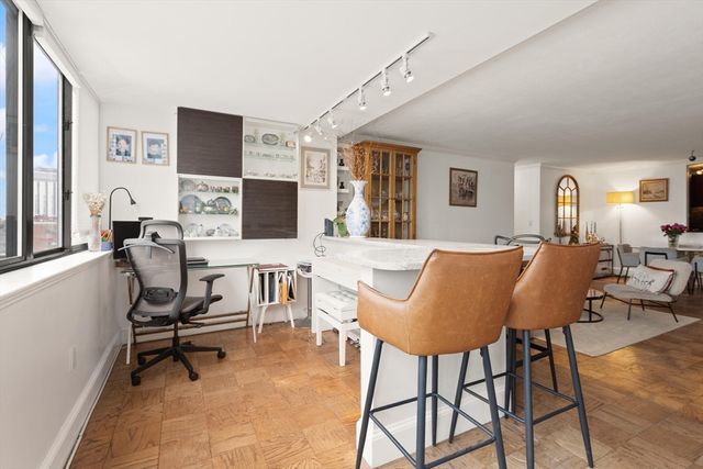 8 Whittier Place 17E, Boston, MA 02114