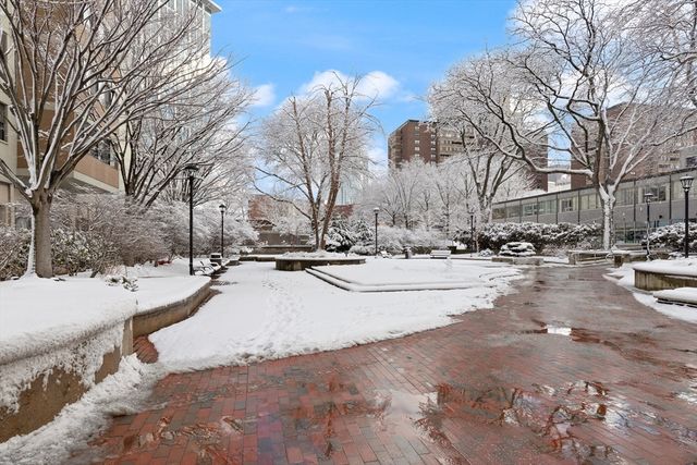 8 Whittier Place 17E, Boston, MA 02114