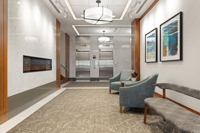 8 Whittier Place 17E, Boston, MA 02114