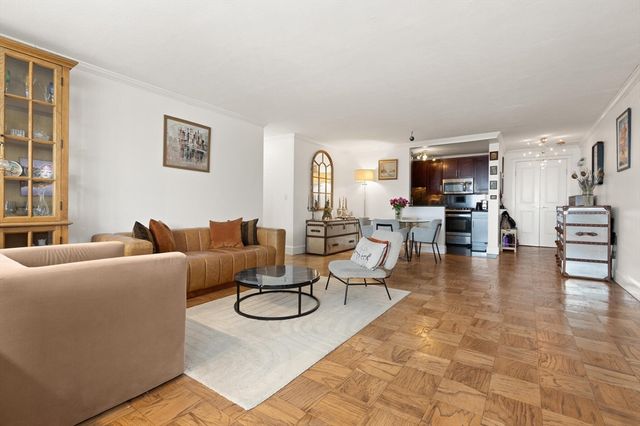 8 Whittier Place 17E, Boston, MA 02114