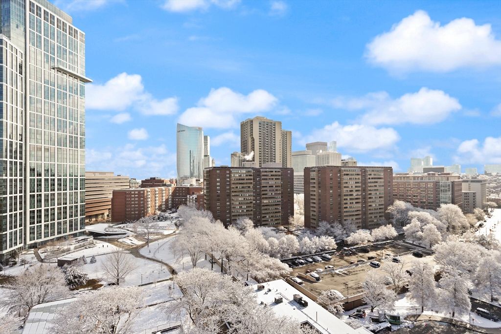 8 Whittier Place 17E, Boston, MA 02114
