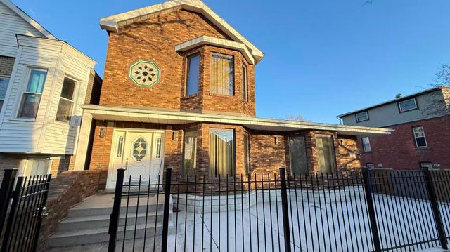 3017 S Canal Street, Chicago, IL 60616