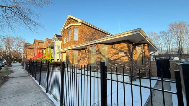 3017 S Canal Street, Chicago, IL 60616