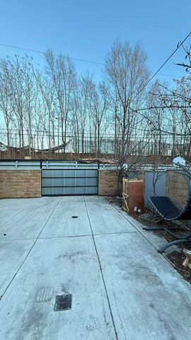 3017 S Canal Street, Chicago, IL 60616