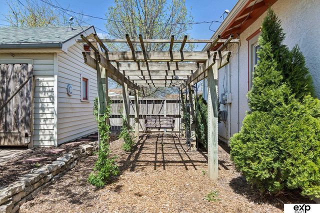 2522 N 49th Street, Omaha, NE 68104