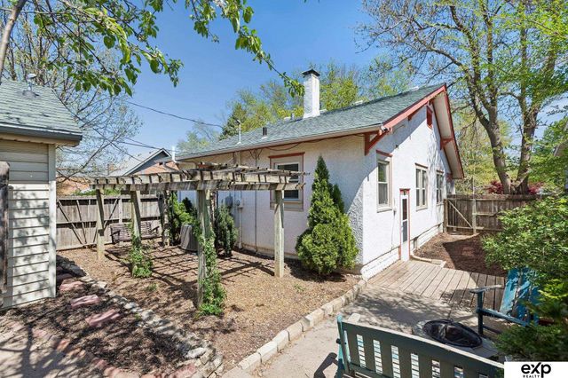 2522 N 49th Street, Omaha, NE 68104